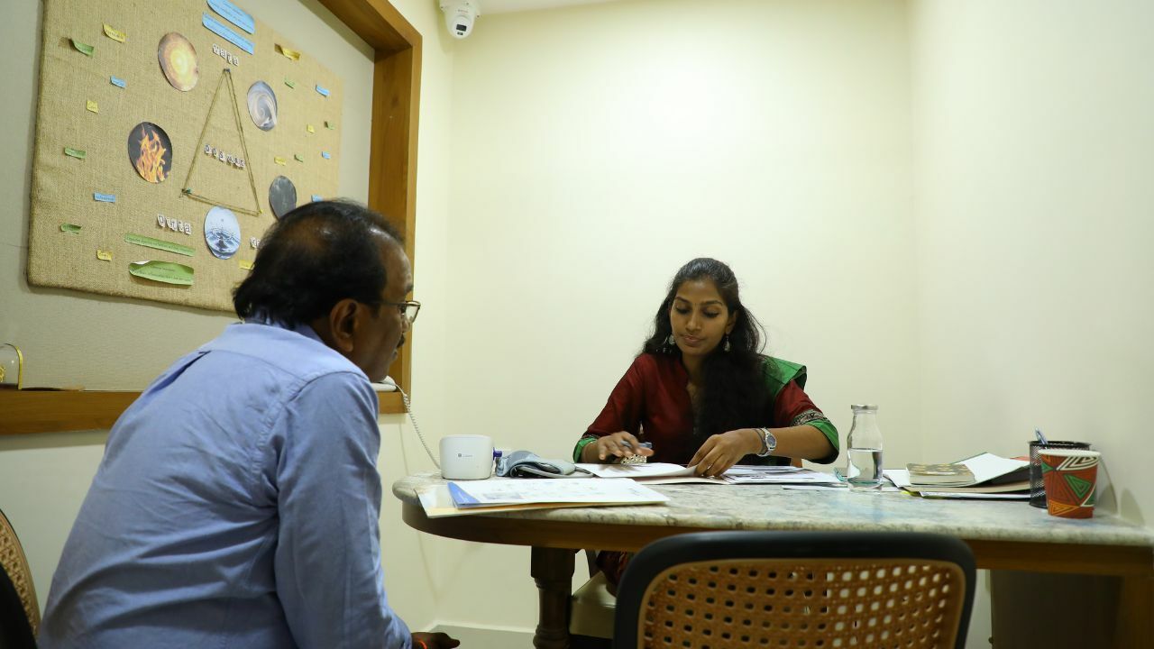 Integration of Ayurvedic treatment with modern healthcare approaches Personalized Ayurvedic dietary and lifestyle counseling at best Ayurveda clinic near me